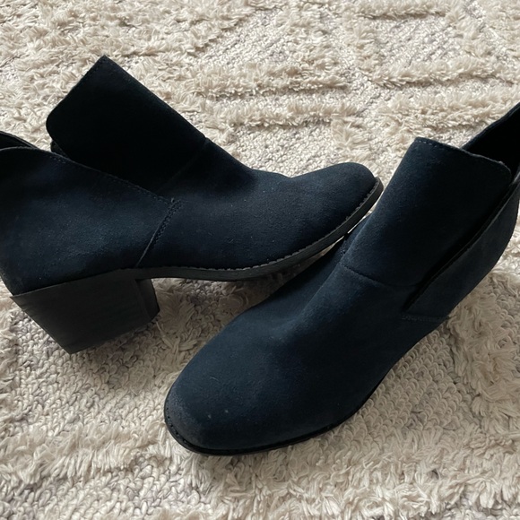 RH -Easton Navy Blue suede pull on booties women’s size 7 - Picture 2 of 5